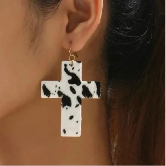 ❤️ FREE Cross Cow Print Animal Boho Rock Country Nashville Party Drop Earrings - Picture 1 of 3